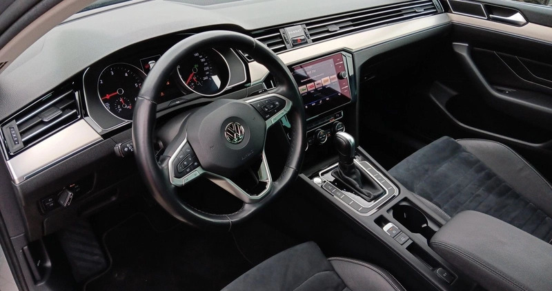 Volkswagen Passat cena 95900 przebieg: 144399, rok produkcji 2019 z Opoczno małe 781
